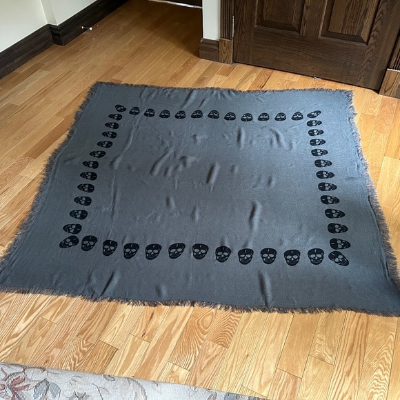 Zara Gray Skull Print Scarf - Picture 5 of 10